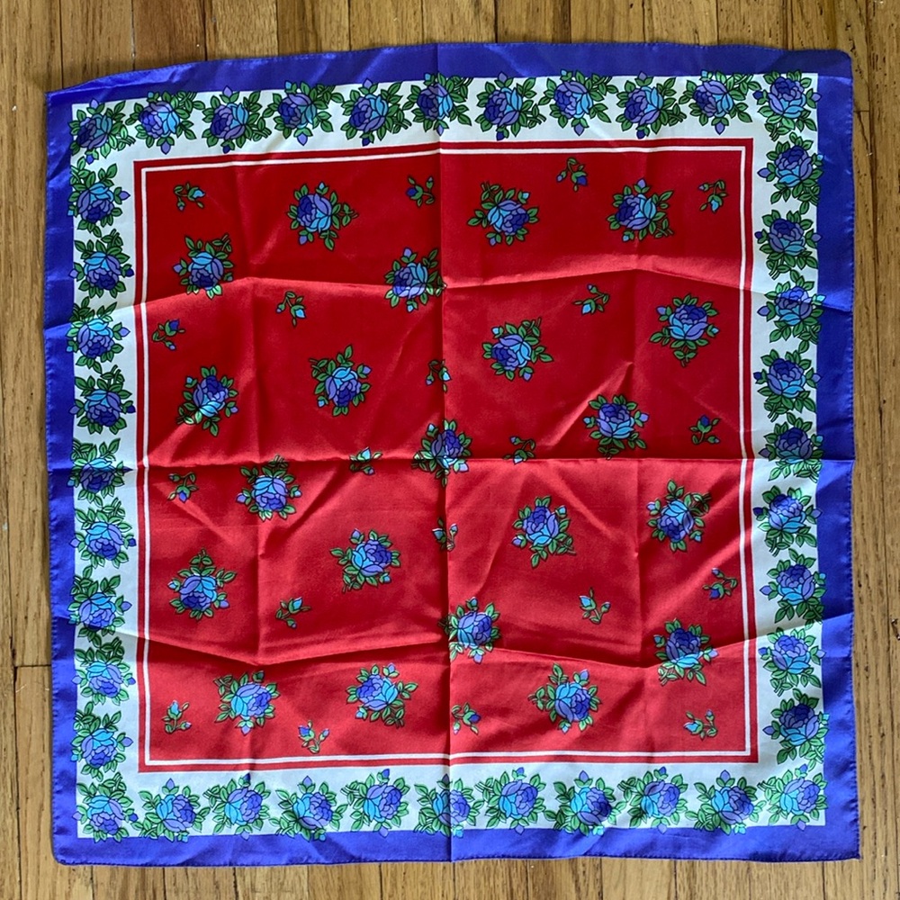 Vintage Roses Scarf - Picture 2 of 3